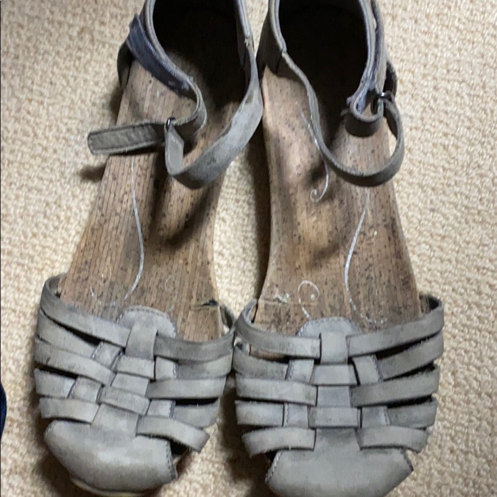 Ahnu Malini Taupe Women’s Flats US 8.5 Ankle Strap